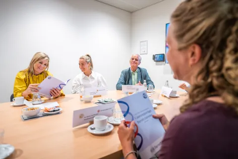 Koningin Máxima en projectgroep IJsbrekerproject